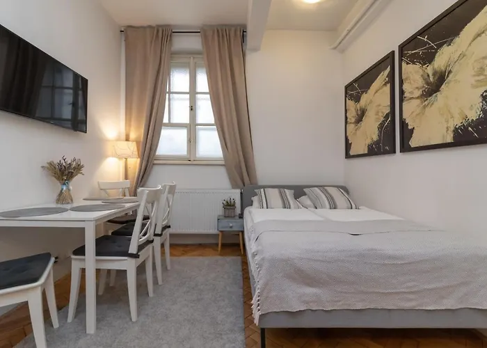Cozy Local Naplavka Apartments In Center