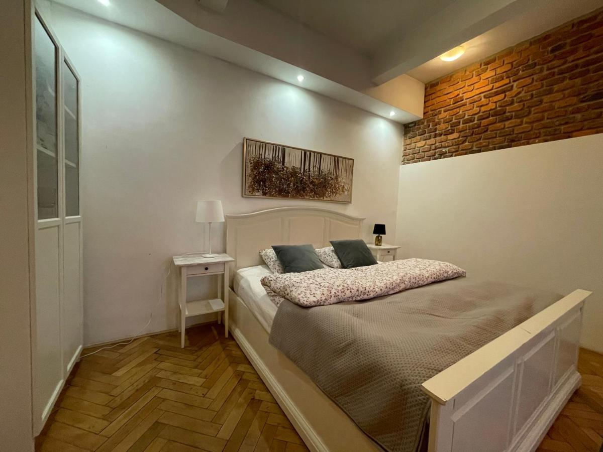 Apartment Cozy Local Naplavka In Center