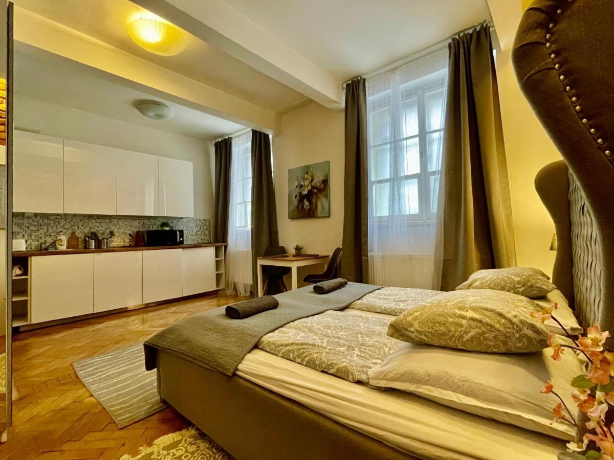 Apartment Cozy Local Naplavka In Center