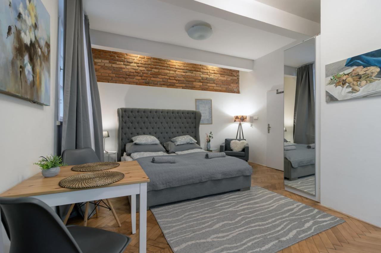 Apartment Cozy Local Naplavka In Center